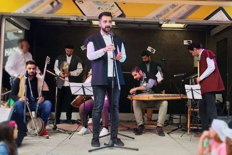 Das Ensemble spielt beim Tag der Vereine 2018 auf der Alleestraße